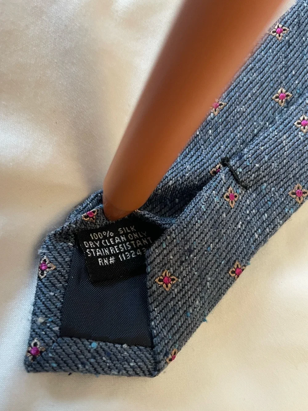 The Tie Bar Men's Navy Silk Tie with Red Medallions - Picture 6 of 7
